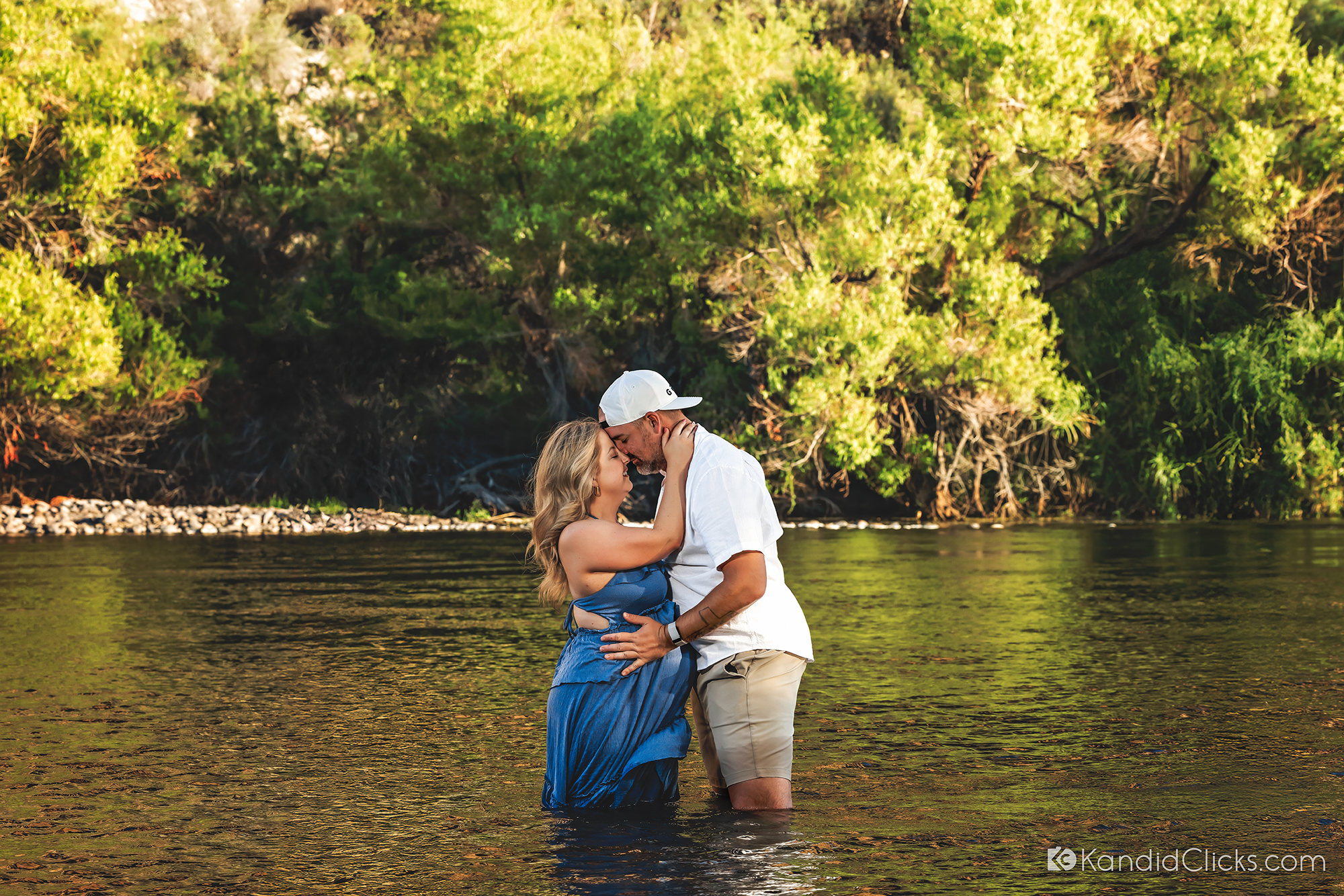 intimate maternity photographer arizona couple river photo