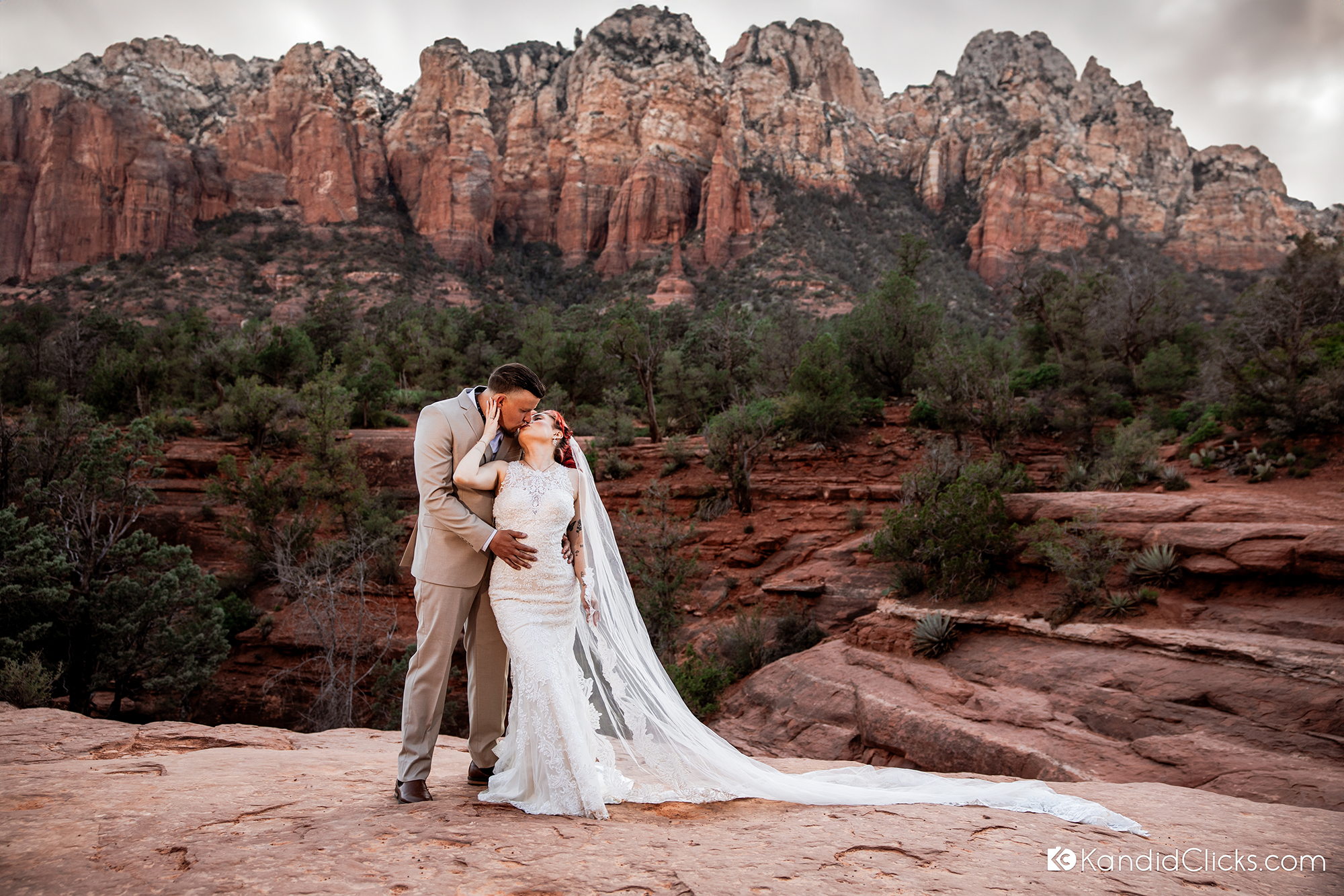 romantic wedding photo red rock desert arizona mountain bride groom kiss